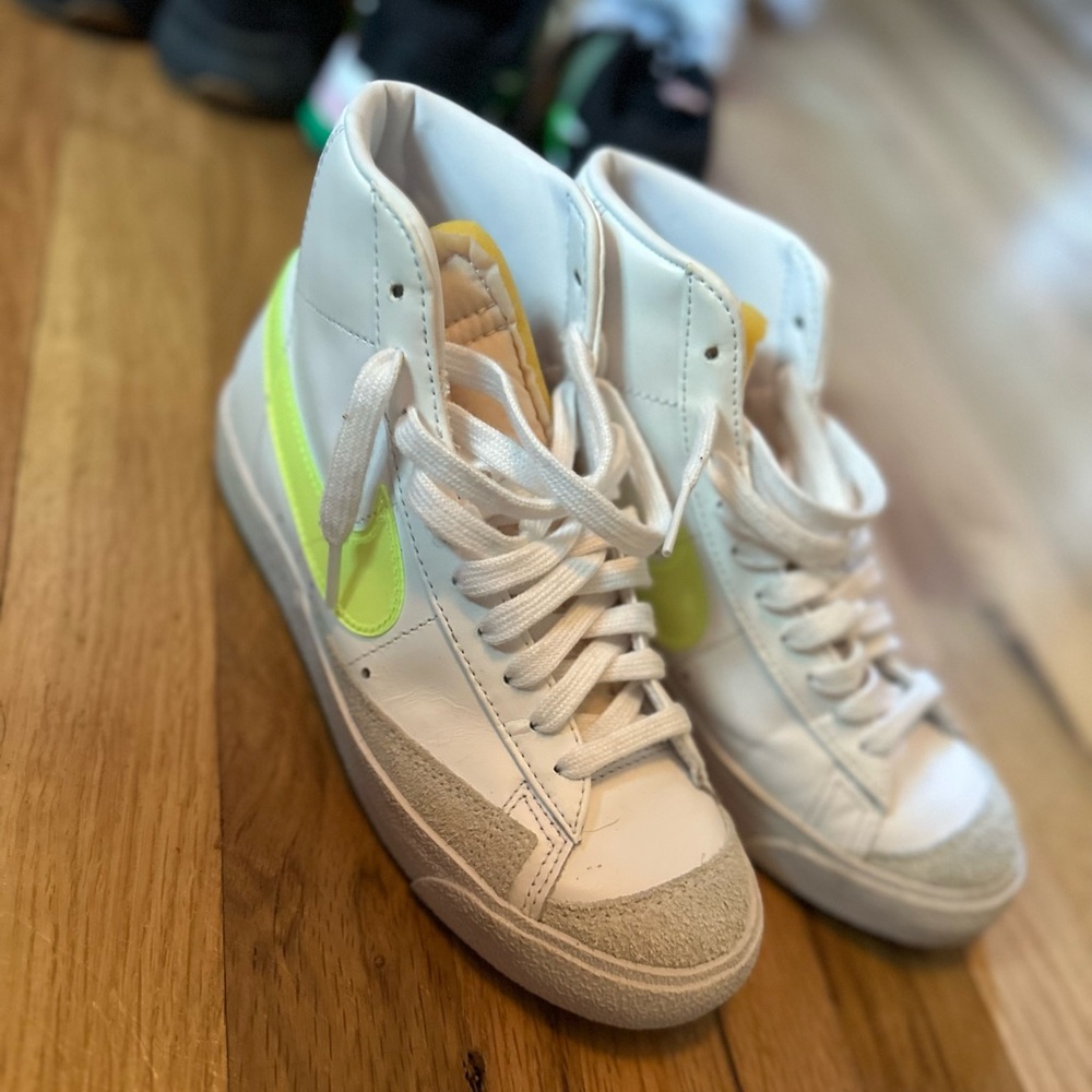 Nike women’s Blazers size 6